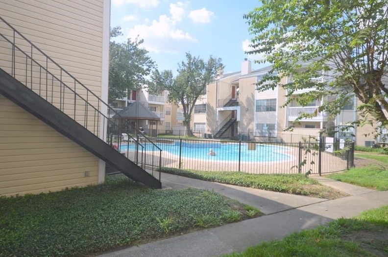 2750 Holly Hall St, Houston TX  77054-4109 exterior