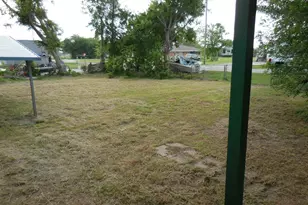 628 Austin St W, Matagorda, TX 77457 - Photo 9