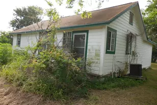 628 Austin St W, Matagorda, TX 77457 - Photo 5