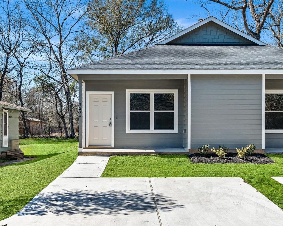 323 13th St, Conroe TX  77301-3944 exterior