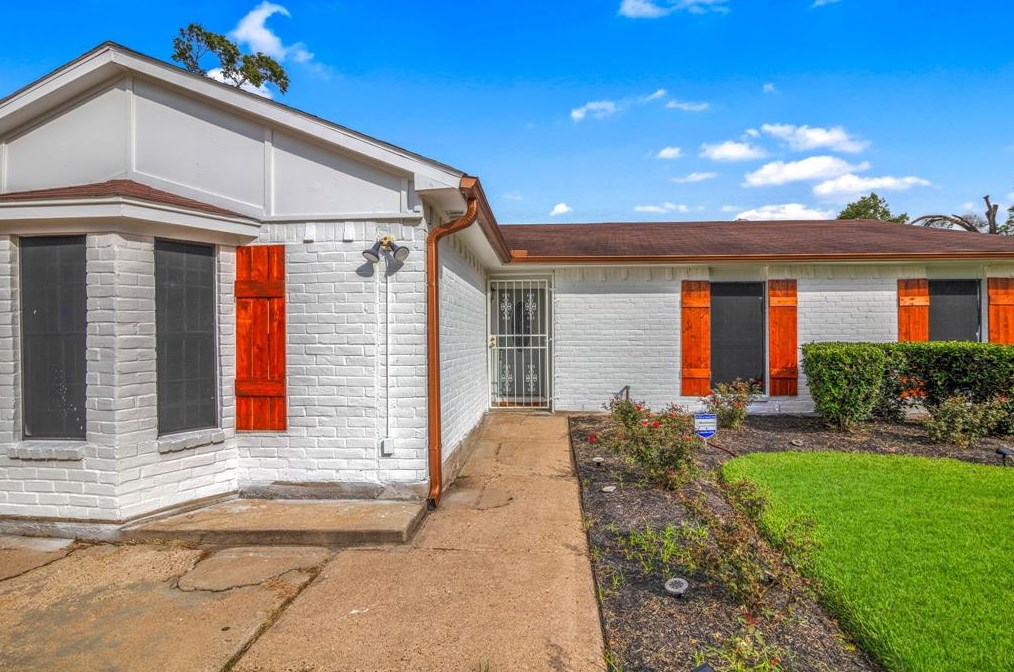 14527 Dartwood Dr, Houston TX  77049-3803 exterior