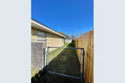 1510 W 11th Street, Freeport, TX 77541 - Photo 5