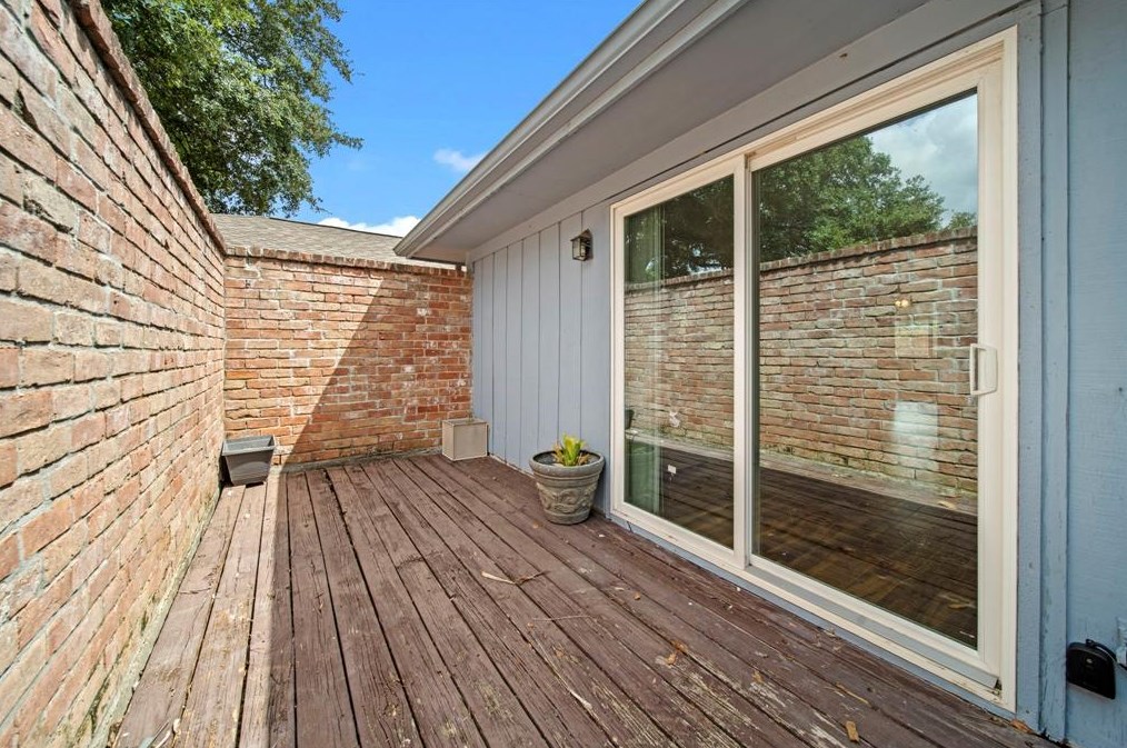 6615 Escondido Dr, Houston TX  77083-1111 exterior