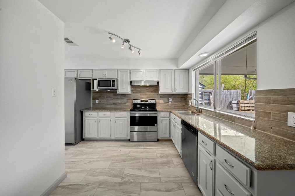 6615 Escondido Dr, Houston TX  77083-1111 exterior