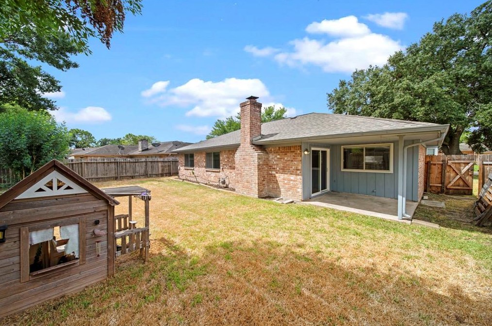 6615 Escondido Dr, Houston TX  77083-1111 exterior
