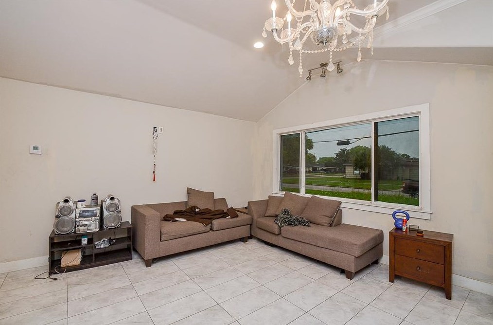 2351 Minnesota St, Houston TX  77034-1126 exterior