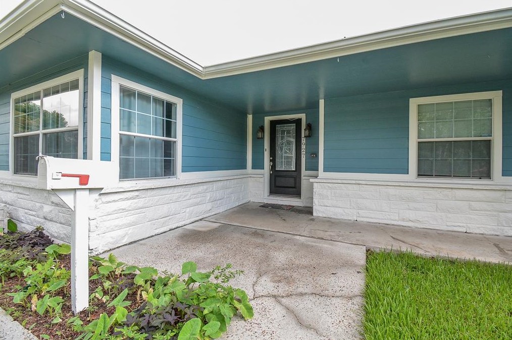7927 Glenscott St, Houston TX  77061-1905 exterior