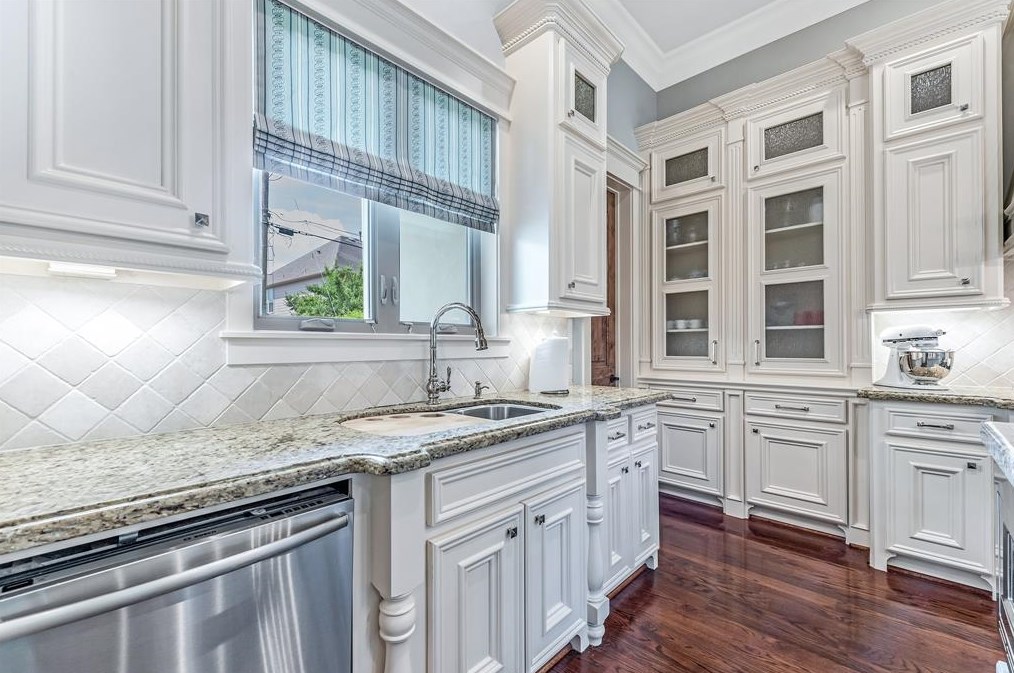 1419 Wakefield Dr, Houston TX  77018-5252 exterior