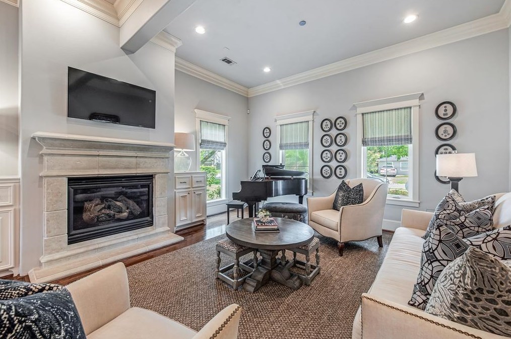 1419 Wakefield Dr, Houston TX  77018-5252 exterior