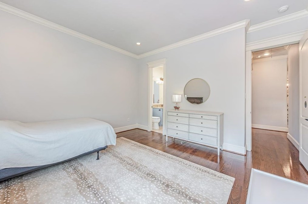 1419 Wakefield Dr, Houston TX  77018-5252 exterior