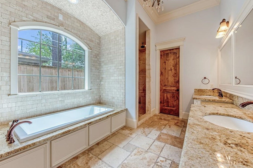 1419 Wakefield Dr, Houston TX  77018-5252 exterior