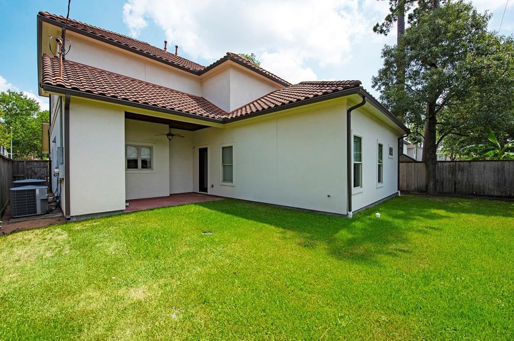 1419 Wakefield Dr, Houston TX  77018-5252 exterior