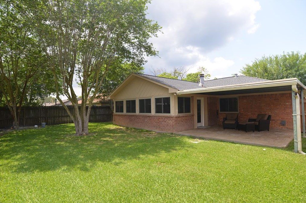 414 Capehill, Houston TX  77598-2618 exterior