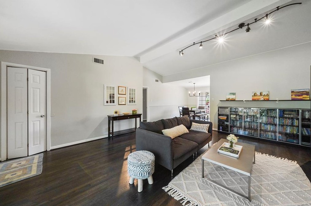 4721 Kinglet St, Houston TX  77035-3024 exterior