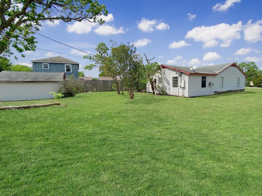 807 6 St, Jones Creek TX  77541-5317 exterior