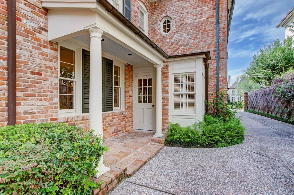 3707 Inwood Dr, Houston TX  77057-3530 exterior