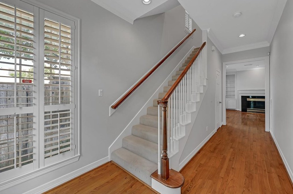 2920 Saint St, Houston TX  77027-5348 exterior