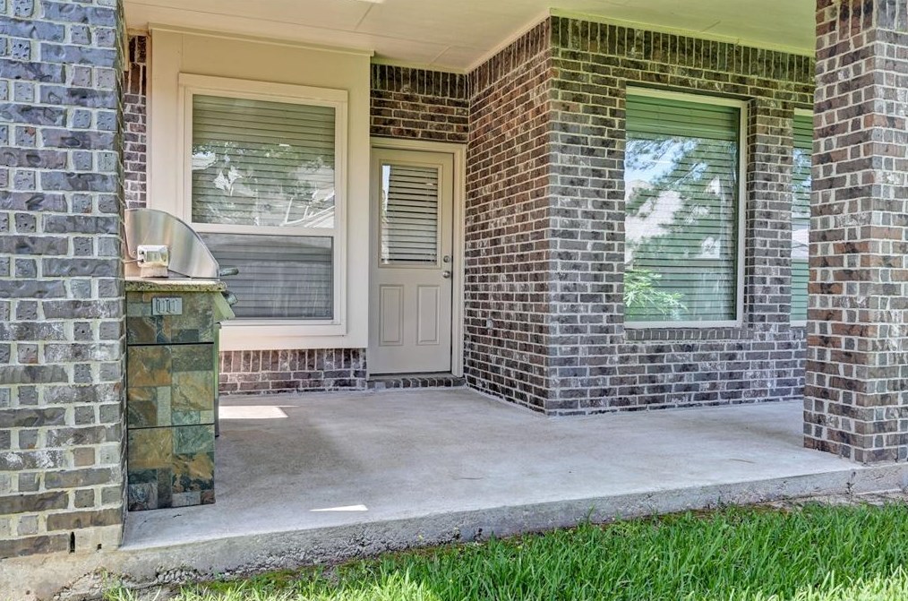 130 Fallow Buck Dr, Conroe TX  77384-1412 exterior