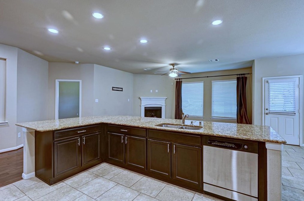 130 Fallow Buck Dr, Conroe TX  77384-1412 exterior