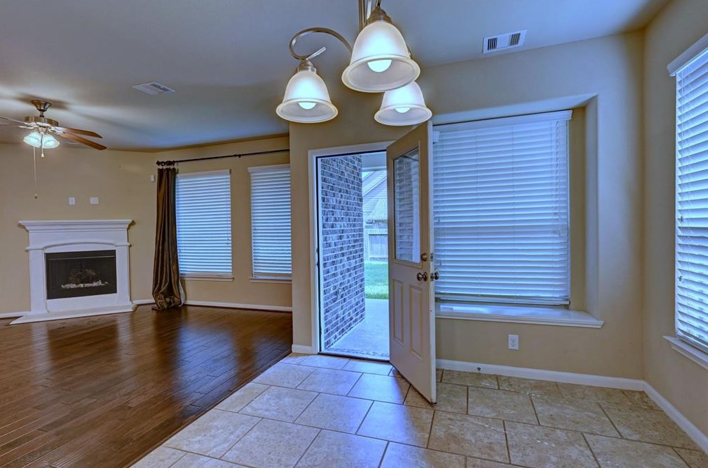 130 Fallow Buck Dr, Conroe TX  77384-1412 exterior