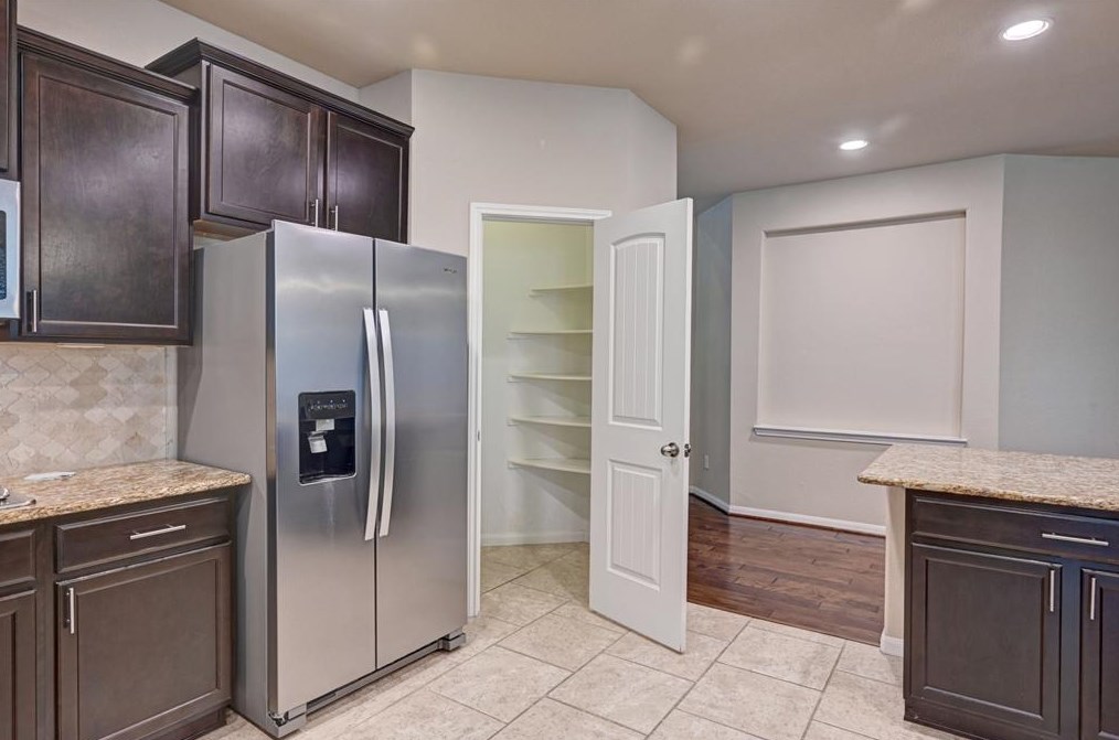 130 Fallow Buck Dr, Conroe TX  77384-1412 exterior