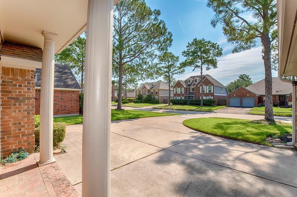 807 Prairie Brook Ct, Houston TX  77062-2199 exterior