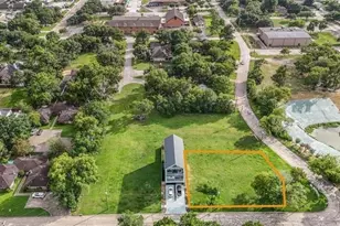 200 Quaker Dr, Friendswood, TX 77546 - Photo 1