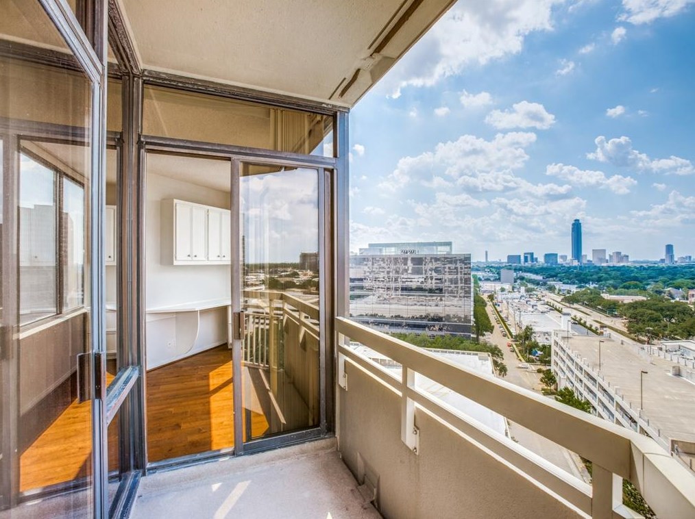 14 Greenway Plz, Houston TX  77046-1400 exterior