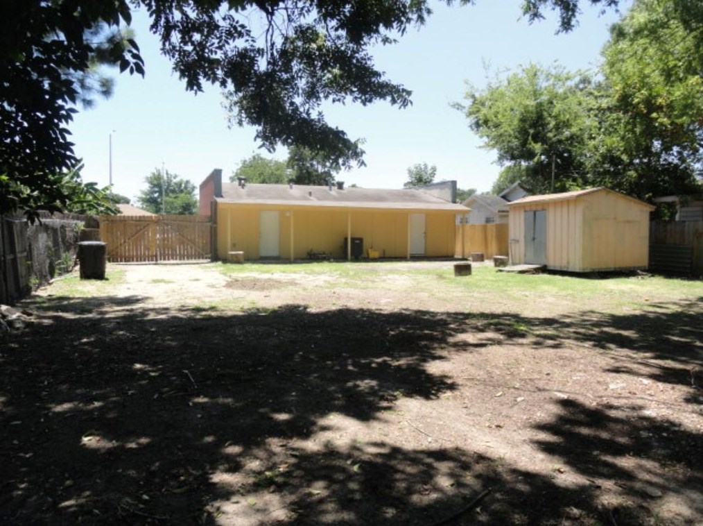 8145 Howard Dr, Houston TX  77017-4622 exterior