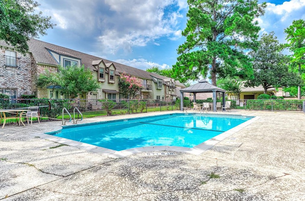 14711 Barryknoll Ln, Houston TX  77079-2831 exterior