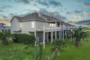 813 Pinata Dr, Crystal Beach, TX 77650 - Photo 43