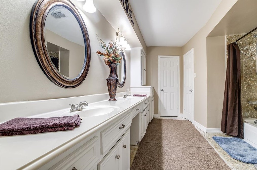 10426 Cypresswood Dr, Houston TX  77070-2807 exterior