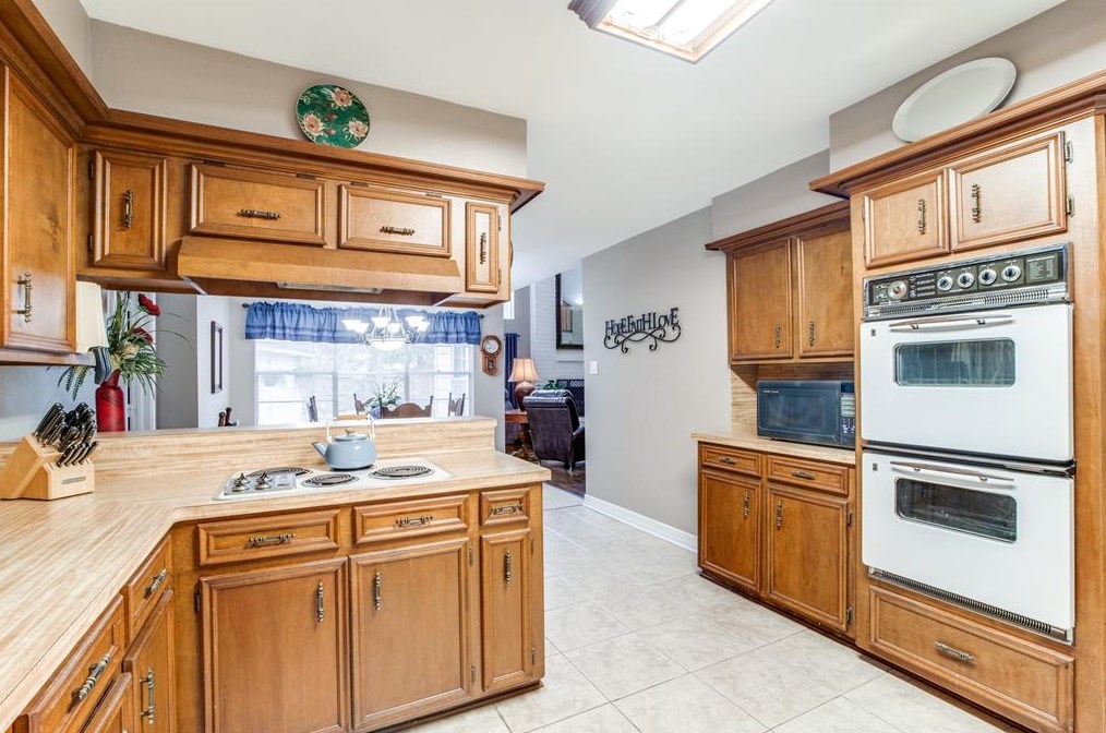 10426 Cypresswood Dr, Houston TX  77070-2807 exterior