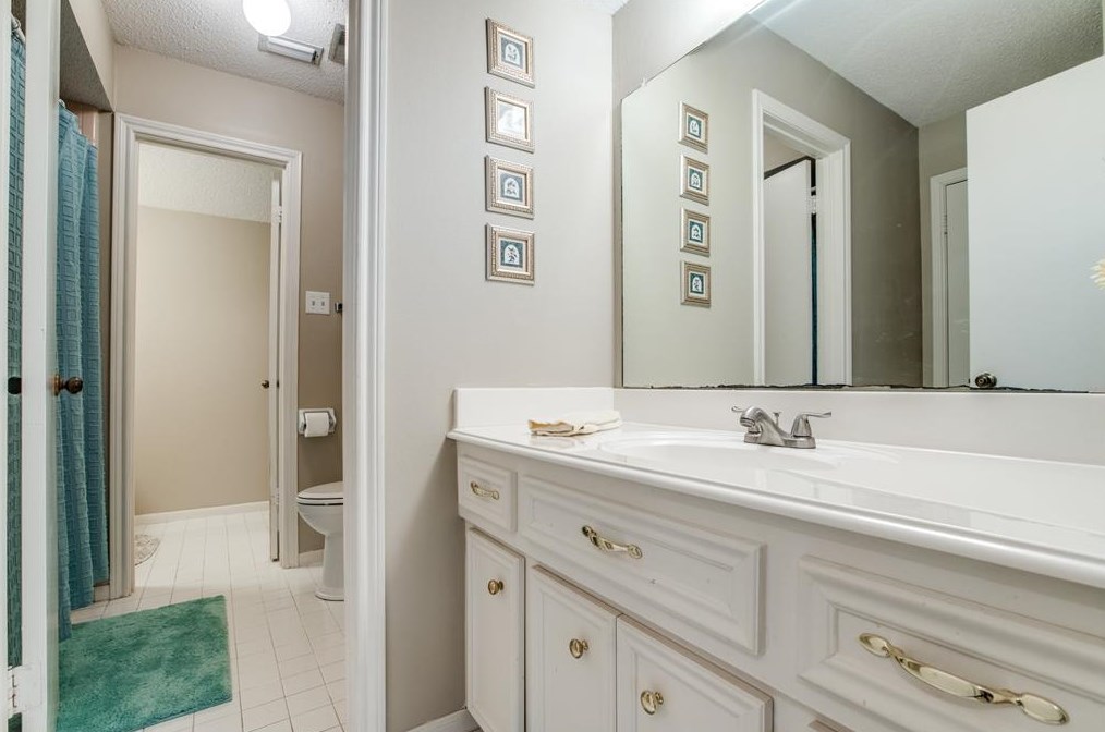 10426 Cypresswood Dr, Houston TX  77070-2807 exterior