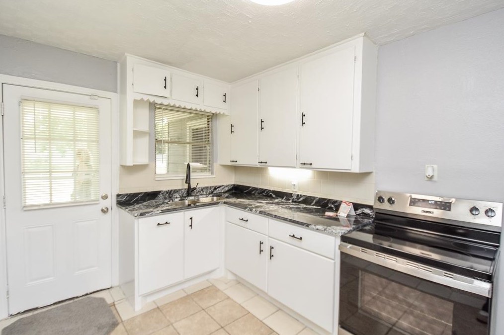 7502 Fawnridge Dr, Houston TX  77028-1320 exterior