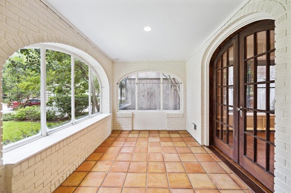 1815 Wroxton Rd, Houston TX  77005-1719 exterior