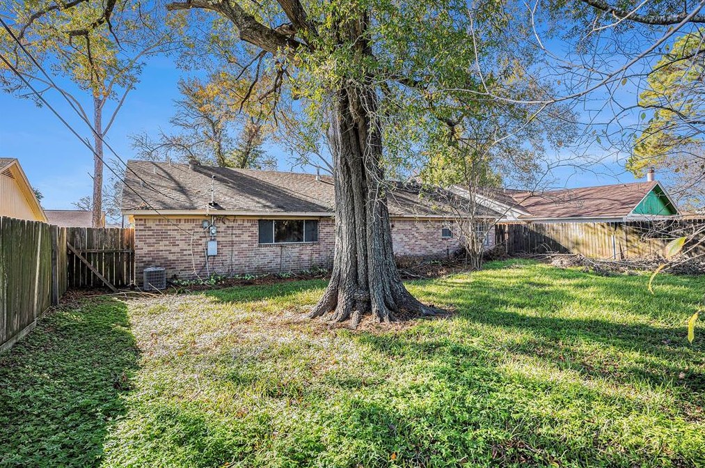 8319 Springtime Ln, Houston TX  77075-4741 exterior