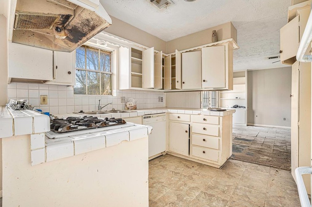 8319 Springtime Ln, Houston TX  77075-4741 exterior
