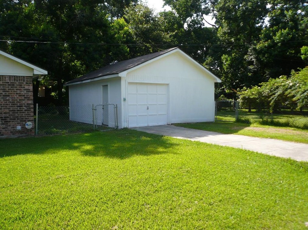 3102 Greenlake Dr, Spring TX  77388-3328 exterior