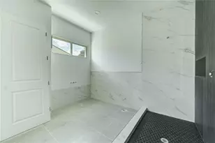9005 Noel St, Houston, TX 77033 - Photo 13