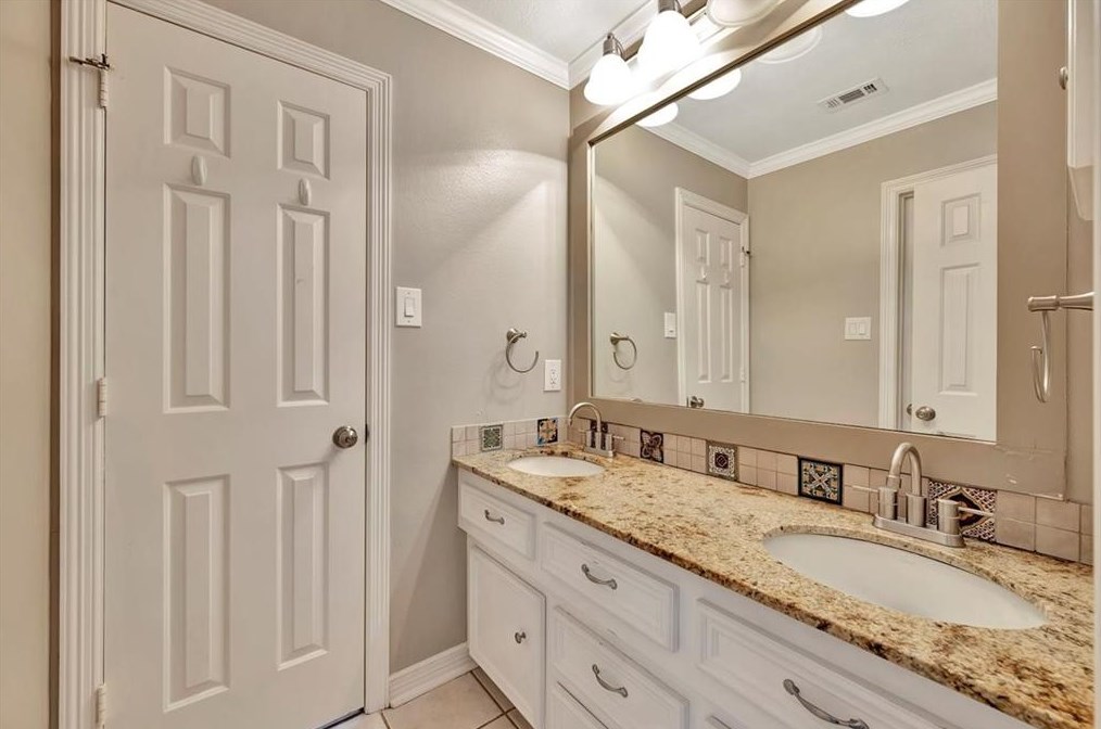14814 Evergreen Rdg Way, Houston TX  77062-2335 exterior