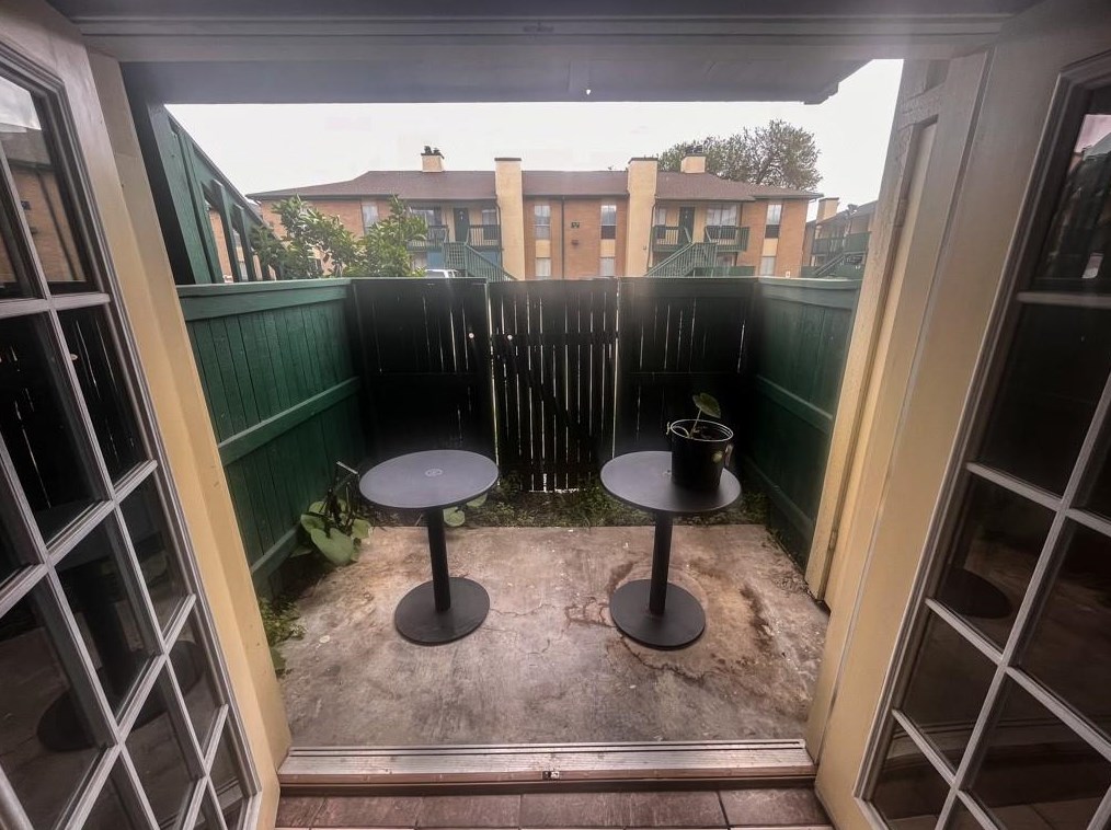 1516 Bay Area Blvd, Houston TX 77058-2123 exterior