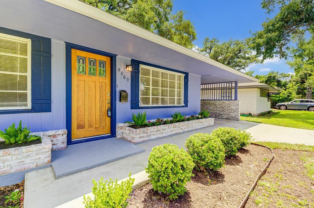9609 Long Branch Ln, Houston TX  77055-6301 exterior