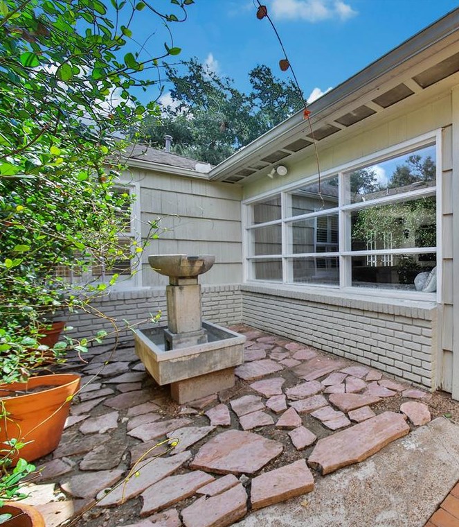 4015 Essex Ln, Houston TX  77027-5116 exterior