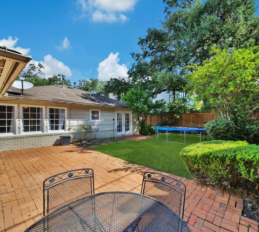 4015 Essex Ln, Houston TX  77027-5116 exterior