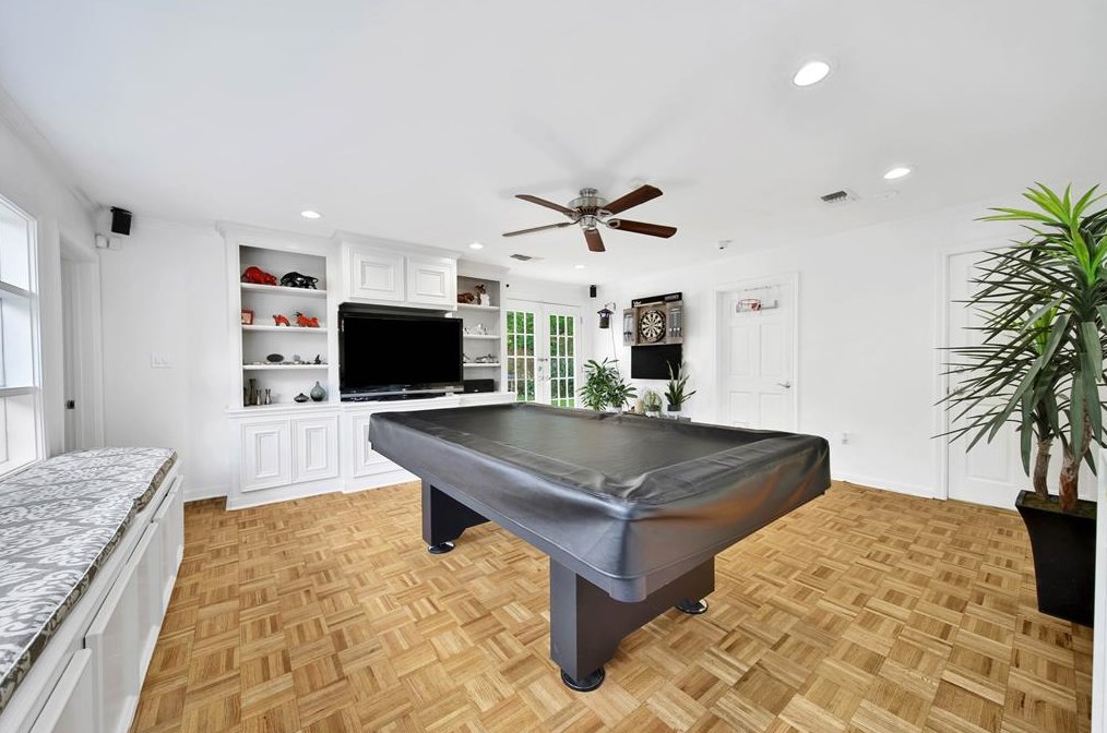 4015 Essex Ln, Houston TX  77027-5116 exterior