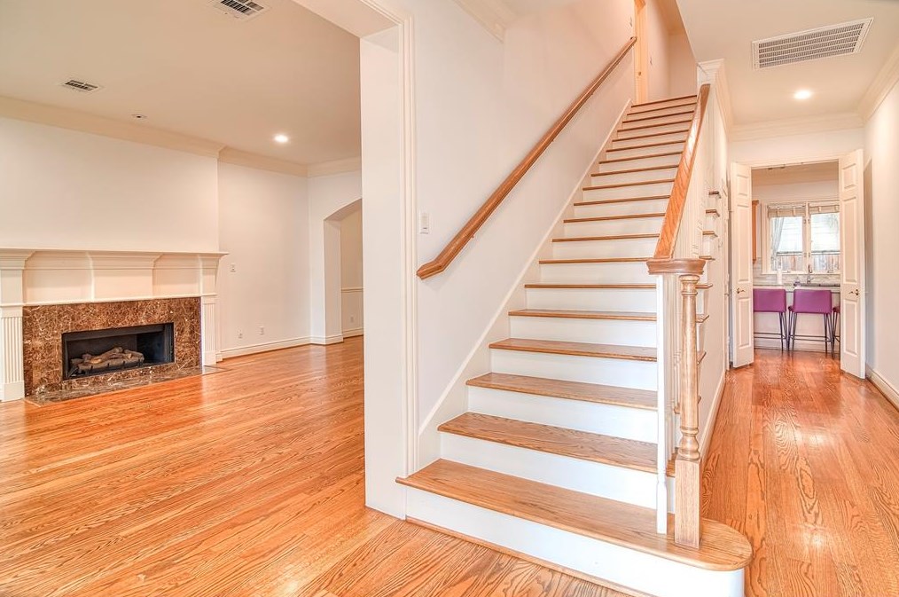 1202 Ripple Creek Dr, Houston TX  77057-1763 exterior