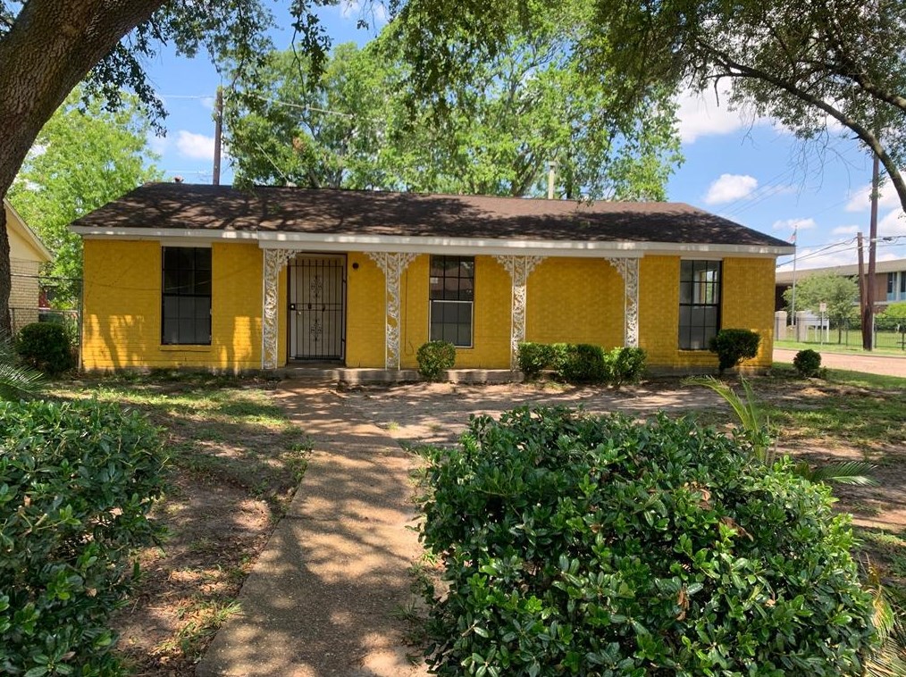 10802 Southview St, Houston TX  77047-1024 exterior