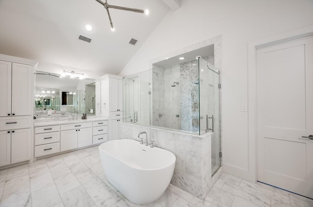 1351 Althea Dr, Houston TX  77018-5232 exterior