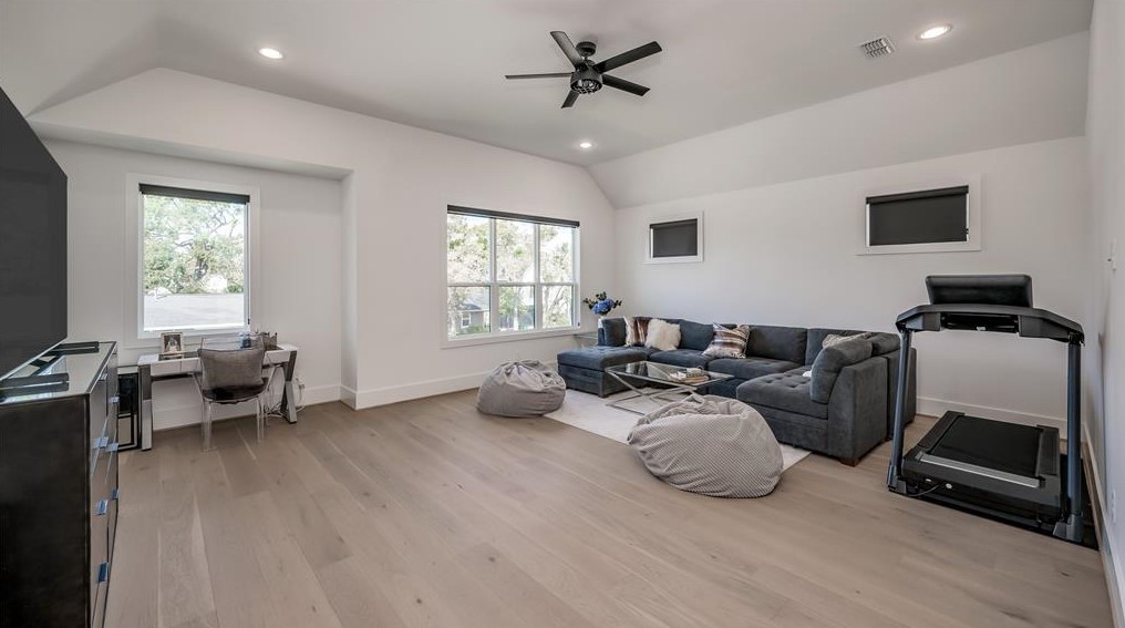 1351 Althea Dr, Houston TX  77018-5232 exterior